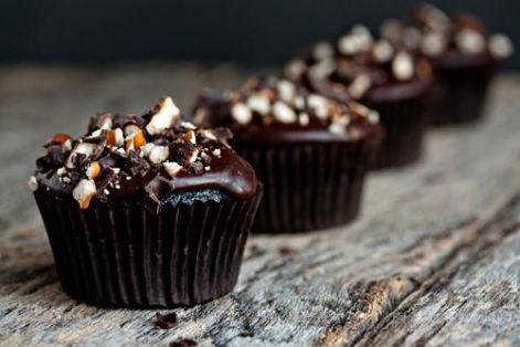 stout-cupcakes-with-chocolate-covered-pretzels_large.jpg